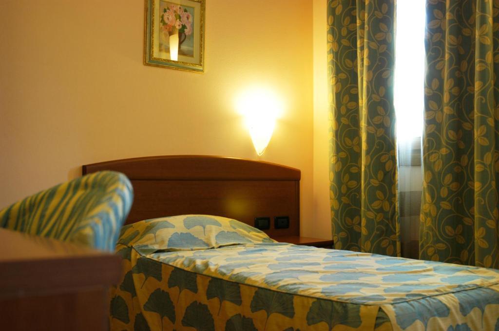 Hotel San Paolo กัมโปซัมปิเอโร ภายนอก รูปภาพ