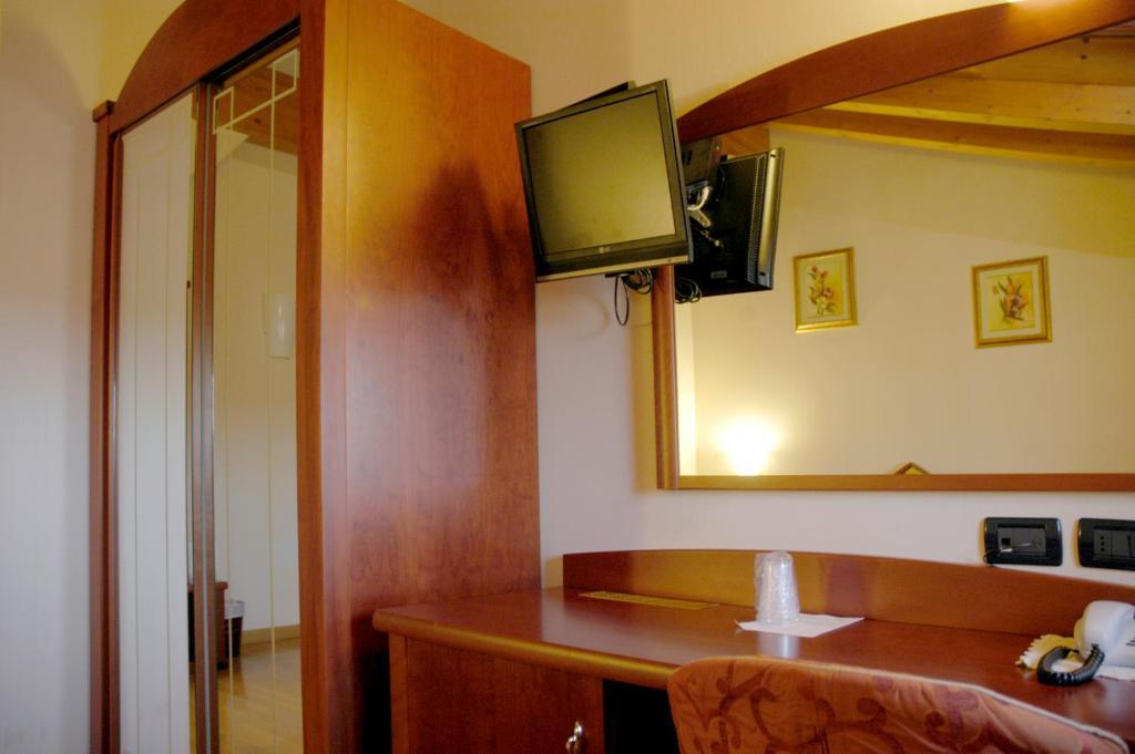 Hotel San Paolo กัมโปซัมปิเอโร ภายนอก รูปภาพ