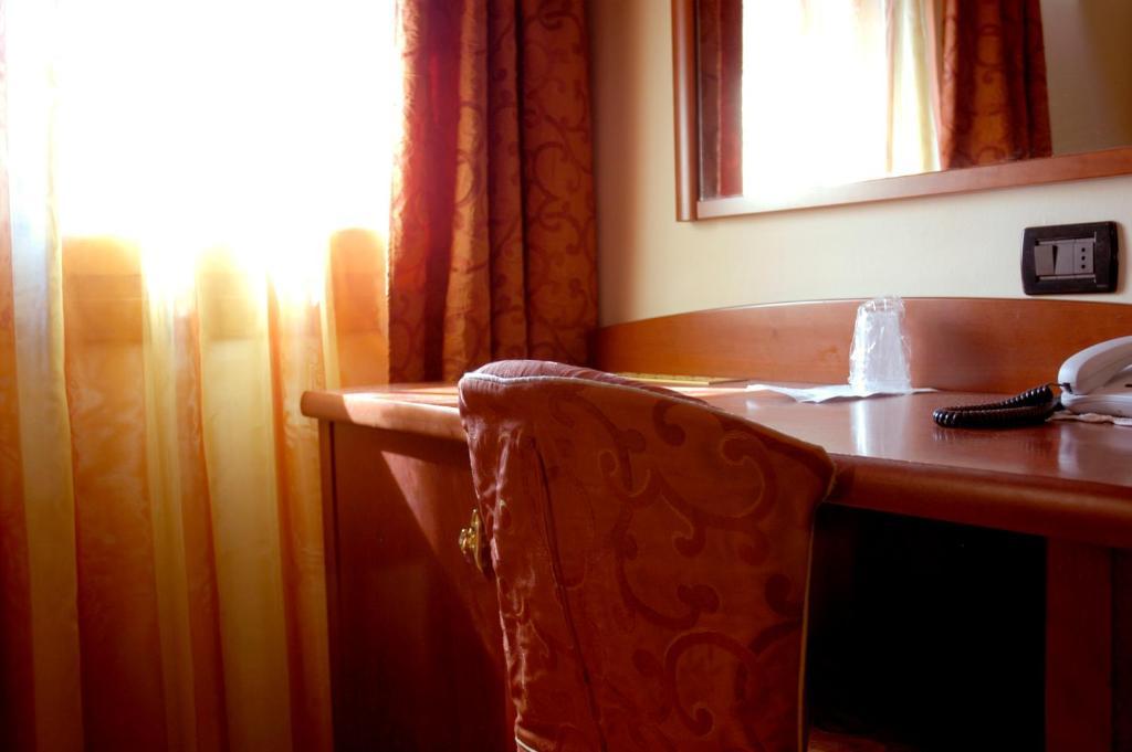 Hotel San Paolo กัมโปซัมปิเอโร ภายนอก รูปภาพ